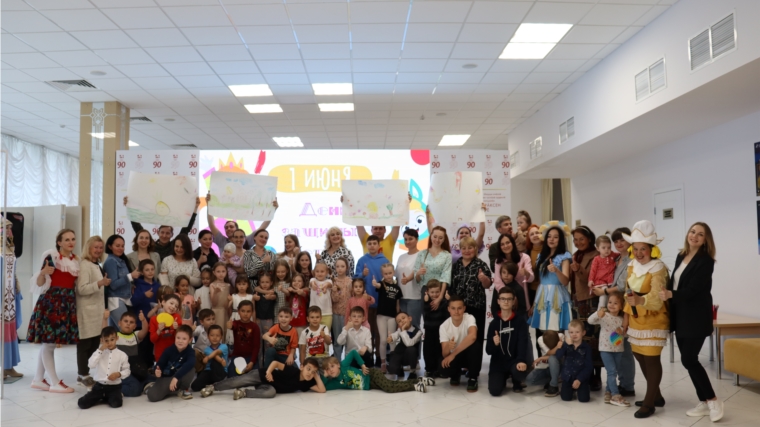 Союз театральных деятелей Чувашской Республики организовал веселый праздник для детей и внуков членов Союза
