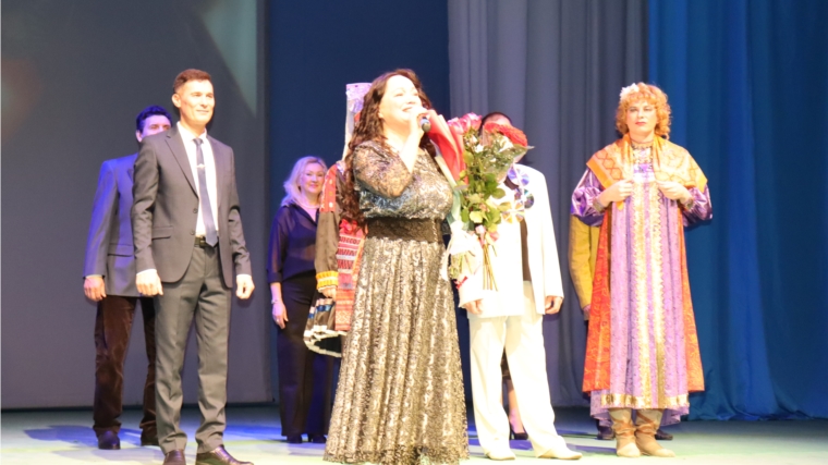 29 октября в Чувашском драматическом театре прошел творческий вечер Надежды Кузьминой. Вечер был посвящен 50-летнему юбилею артистки